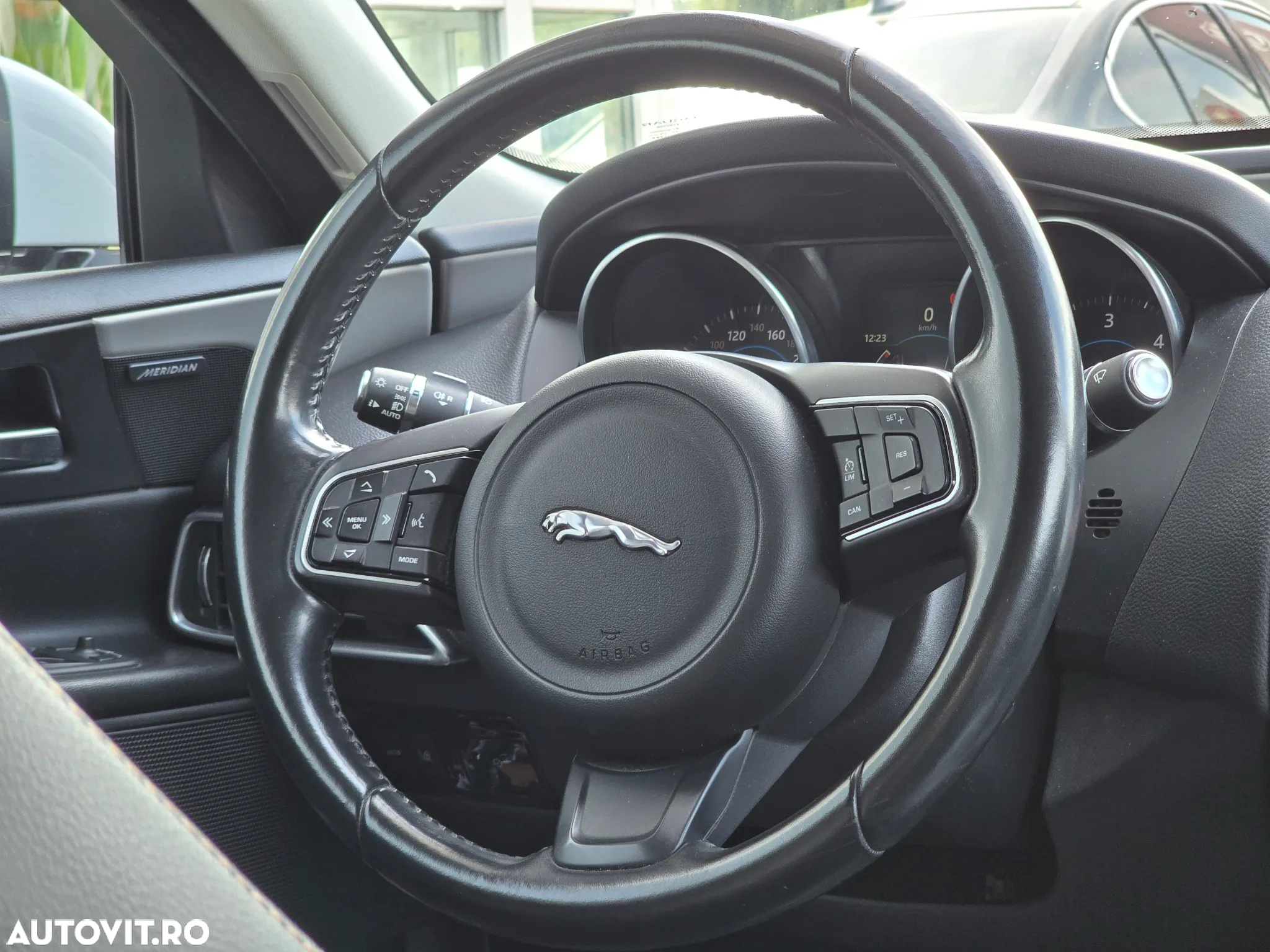 Jaguar XE - 20