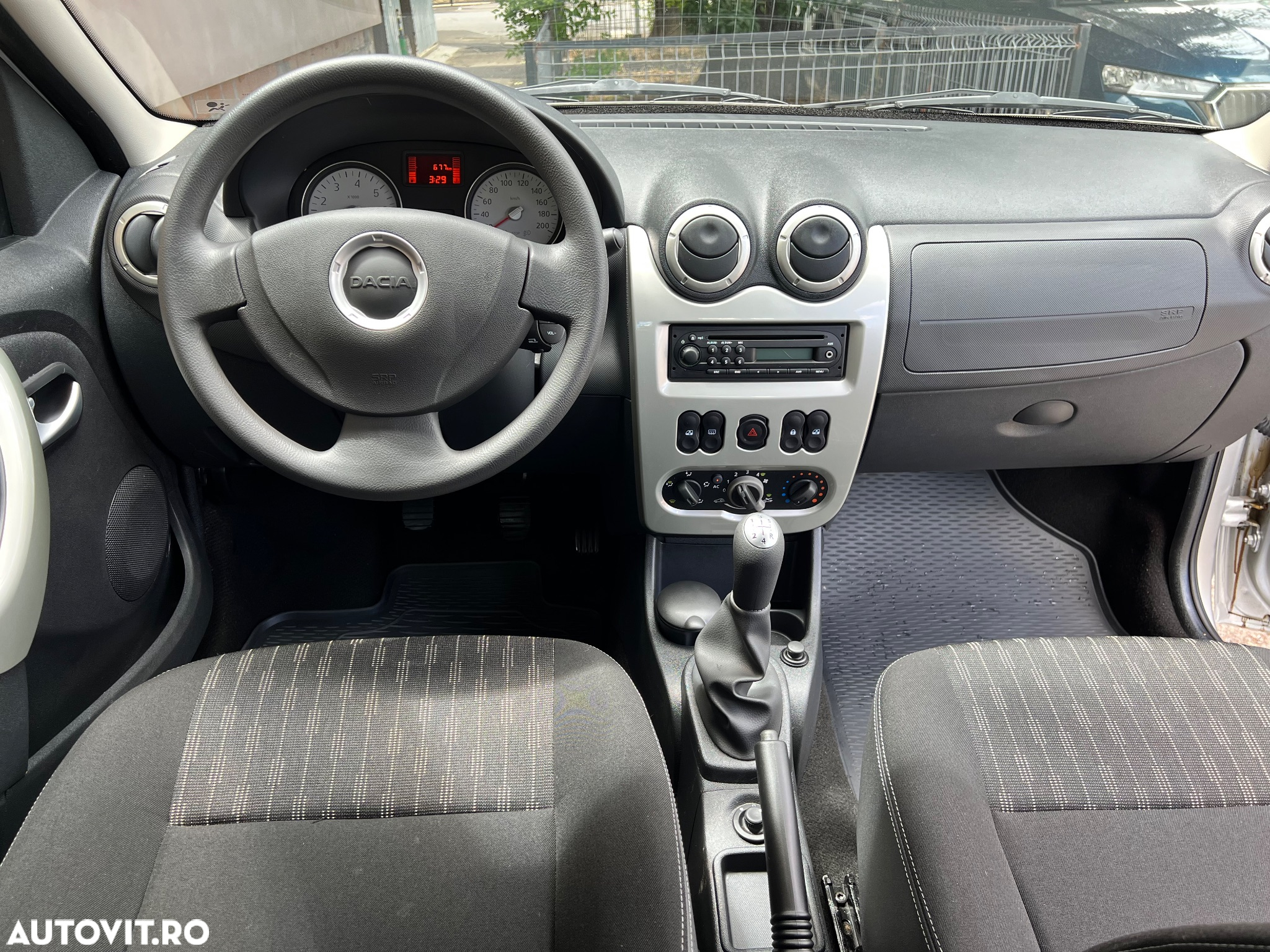 Dacia Logan 1.6 MPI Laureate - 7