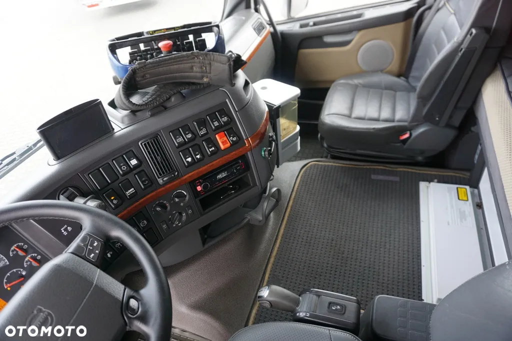 Volvo / FH / 520 / 8 X 2 / SKRZYNIOWY + HDS / PM 85 SP + JIB J 1204 / WYSIĘG 31,9 M - 11