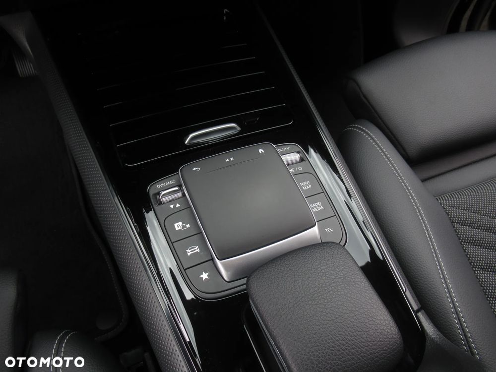Mercedes-Benz GLB 200 7G-DCT - 17