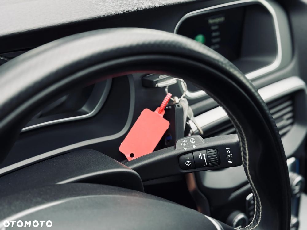Volvo V40 D2 Drive-E R-Design Momentum - 31
