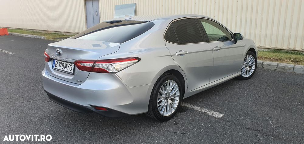 Toyota Camry 2.5 Exclusive - 6