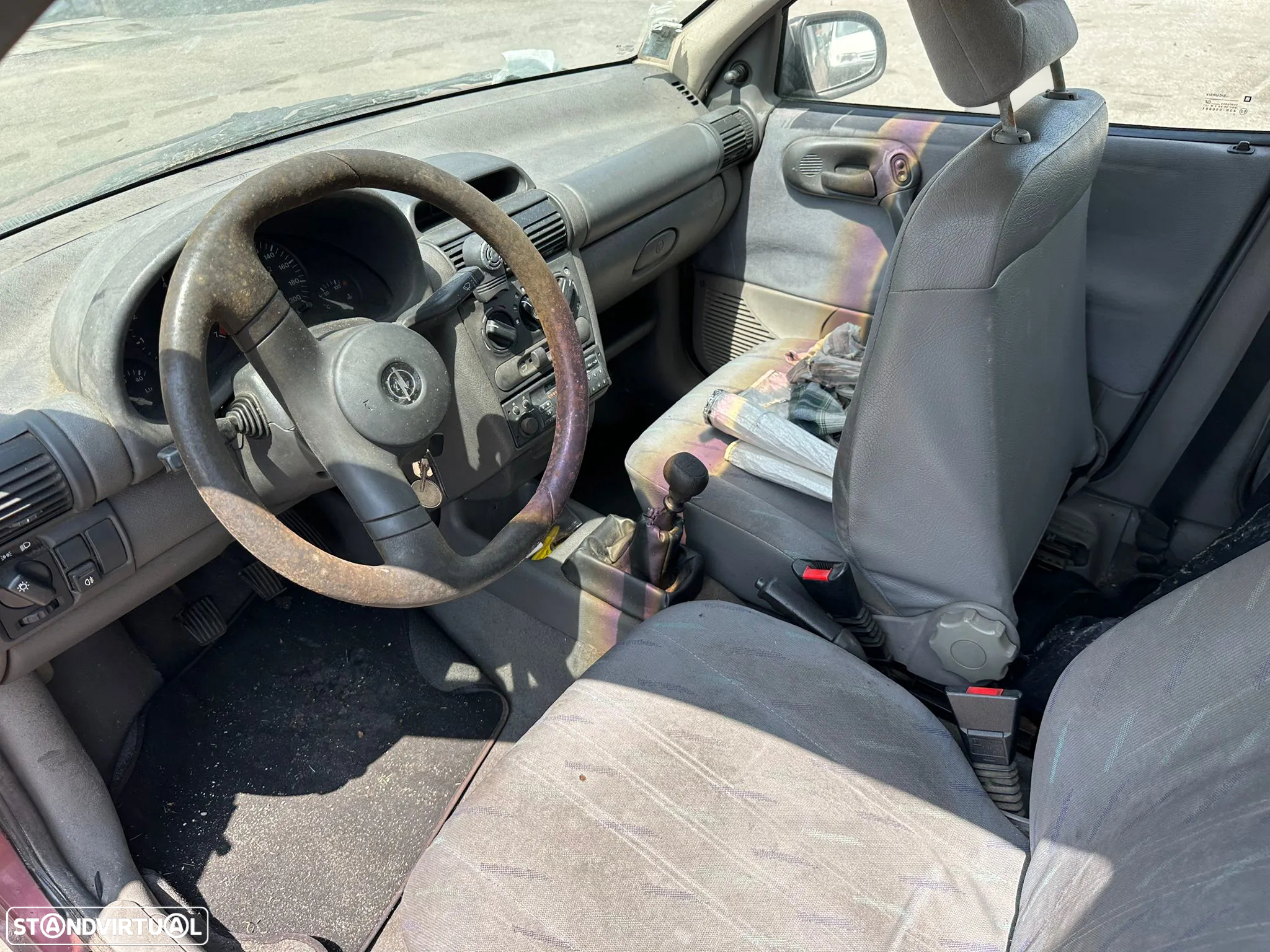 Opel Corsa B 1.2 i de 1994 para peças - 3