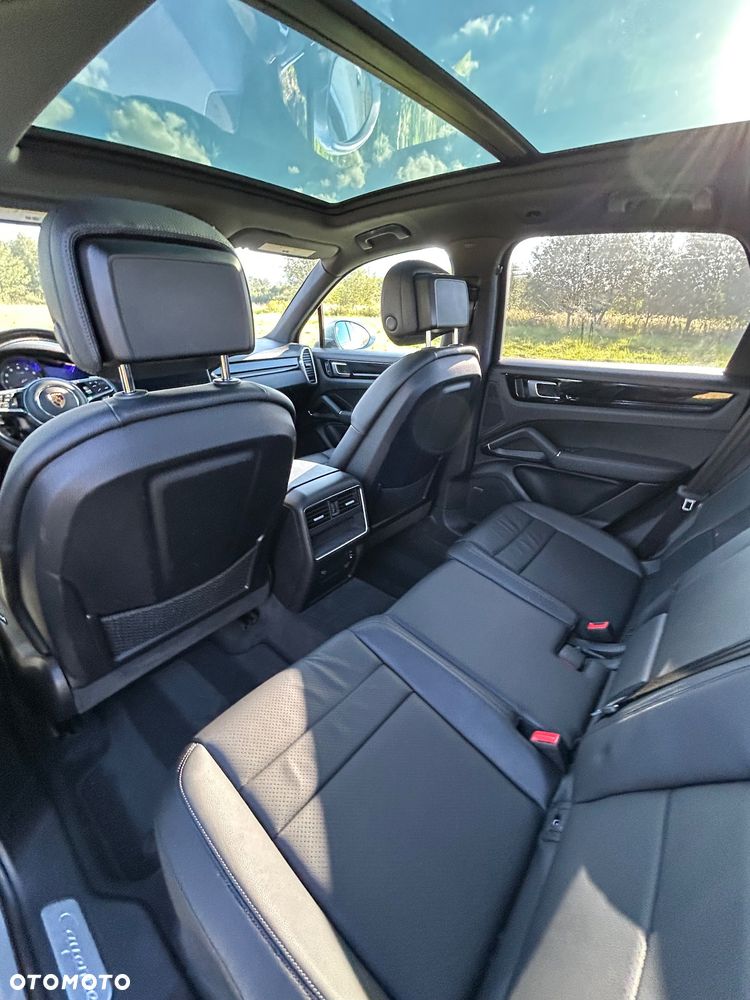 Porsche Cayenne Platinum Edition - 17