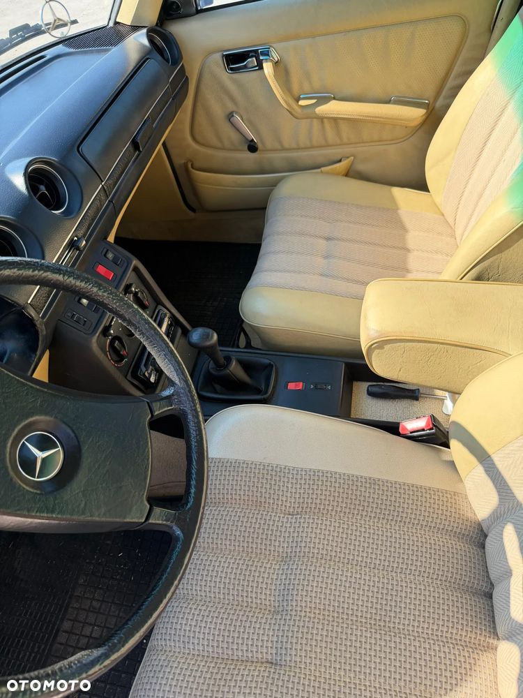 Mercedes-Benz W123 - 20