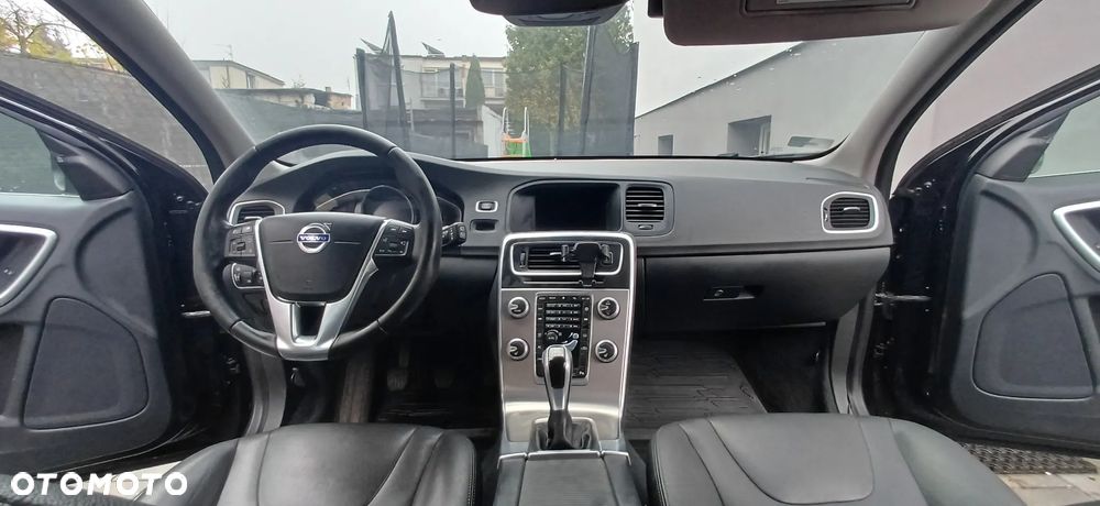 Volvo V60 D4 Summum - 11