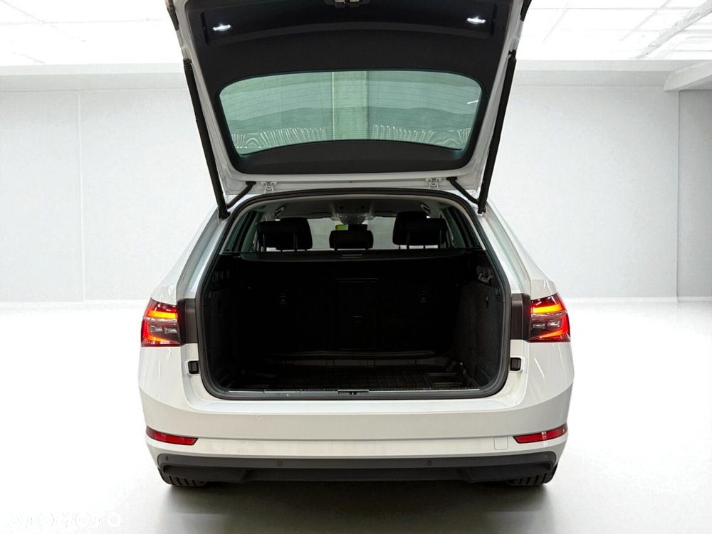 Skoda Superb 2.0 TDI SCR 4x4 Style DSG - 11