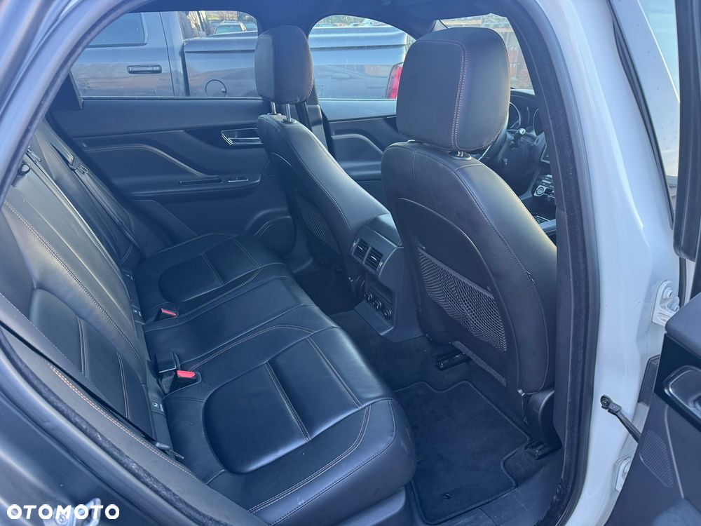 Jaguar F-Pace - 5