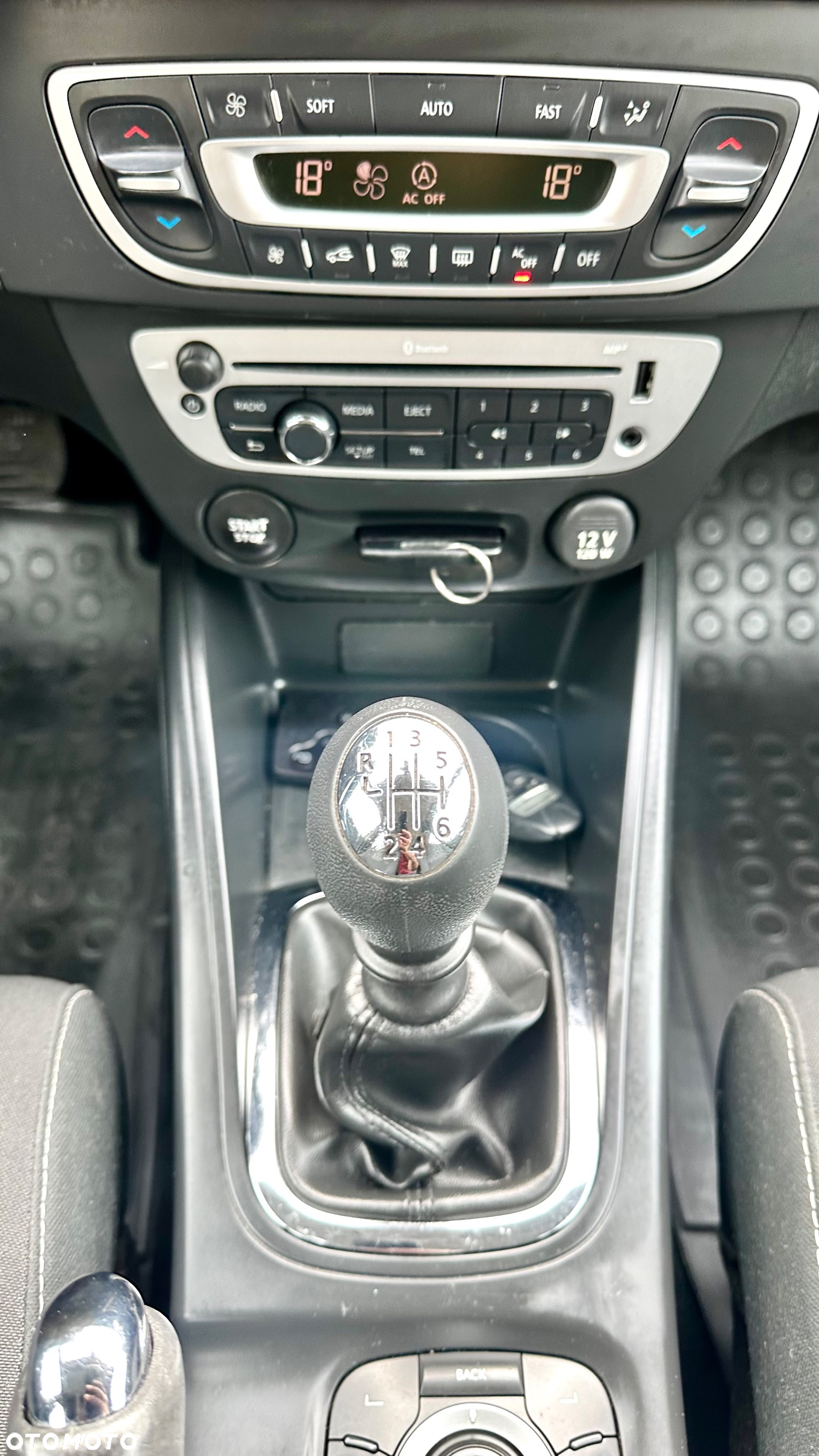 Renault Megane Grandtour ENERGY TCe 115 Start & Stop Bose Edition - 24