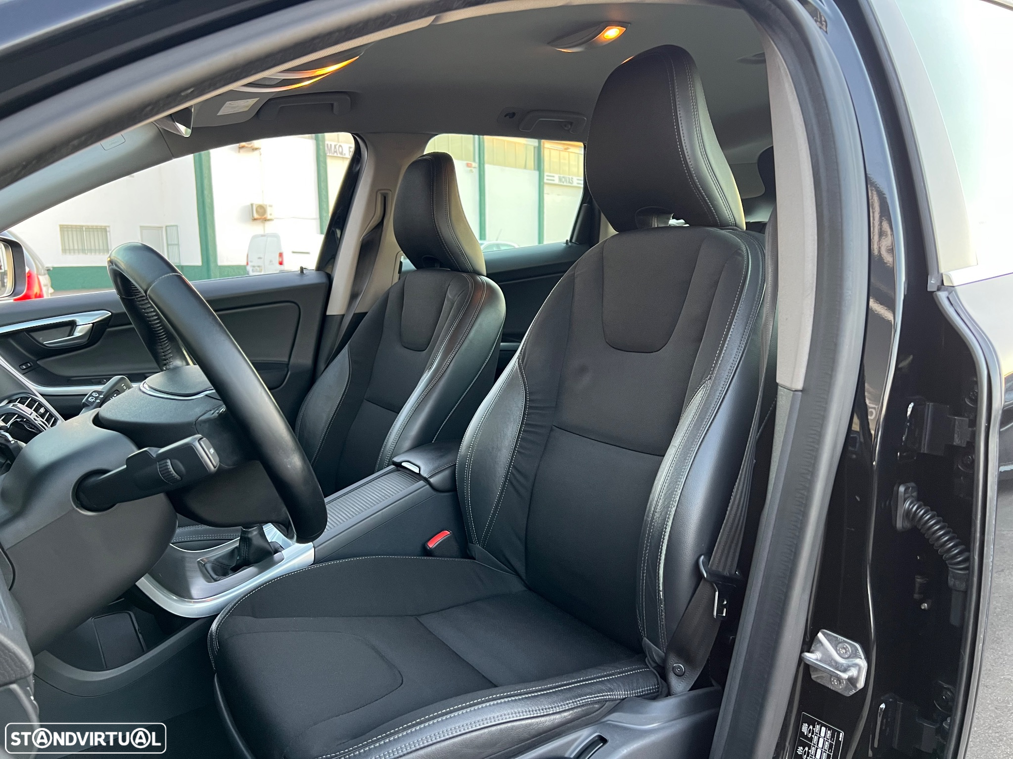 Volvo XC 60 2.0 D4 Momentum - 18