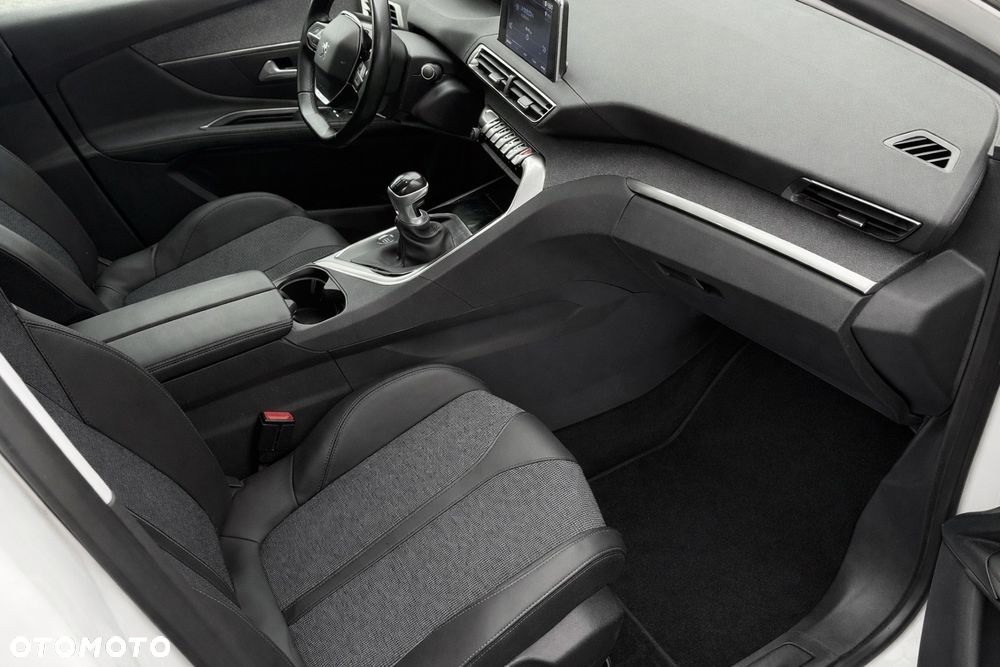 Peugeot 3008 1.5 BlueHDi Allure Pack S&S - 17