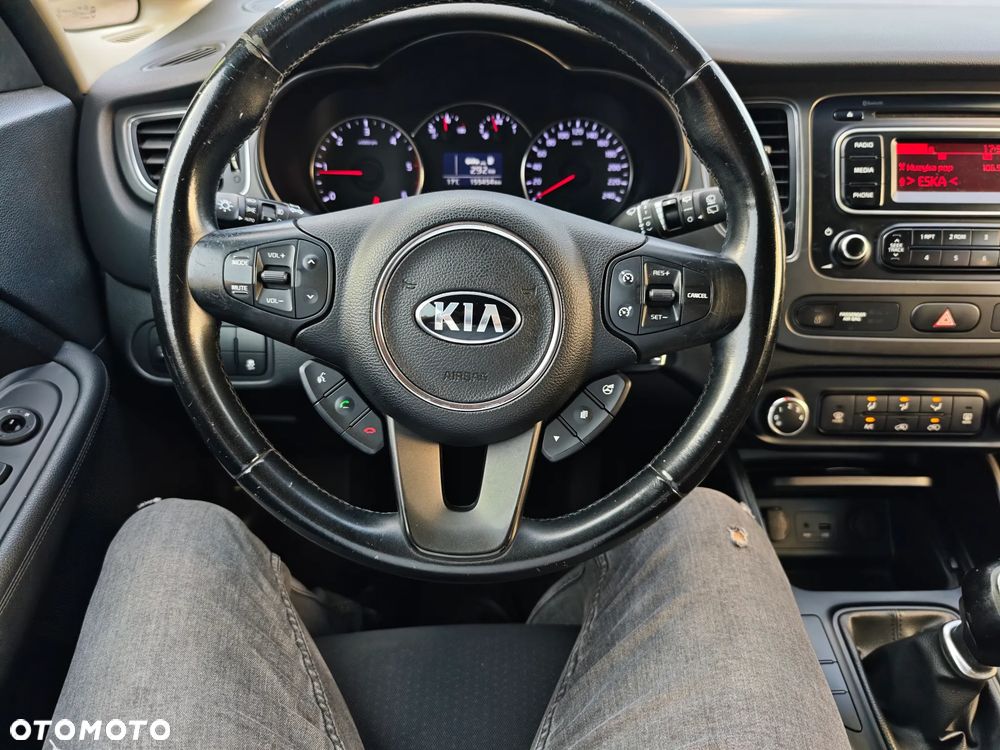 Kia Carens 1.7 CRDi 115 Dream Team Edition - 10