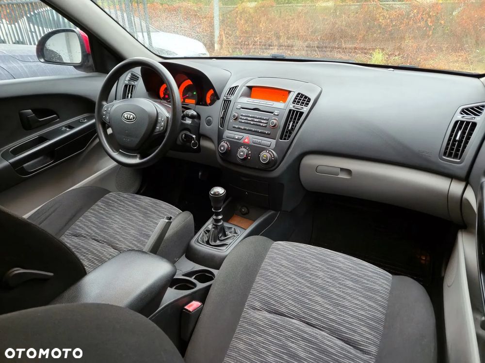 Kia Ceed Cee'd 1.6 Crdi Comfort + - 6