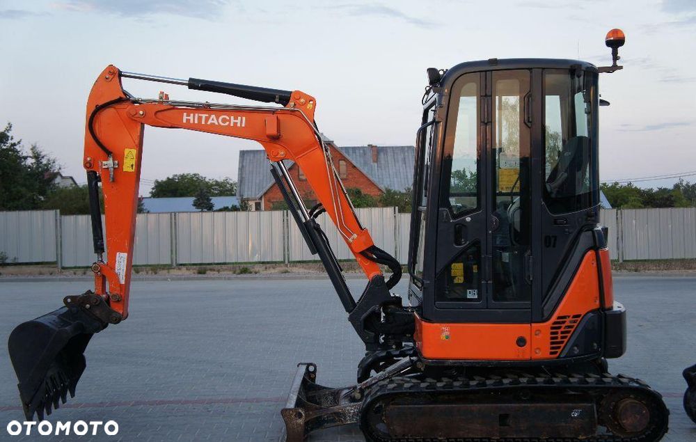 Hitachi Hitachi ZX29U-3  z lyzkami, Minikoparka , ROKU 2013 - 7