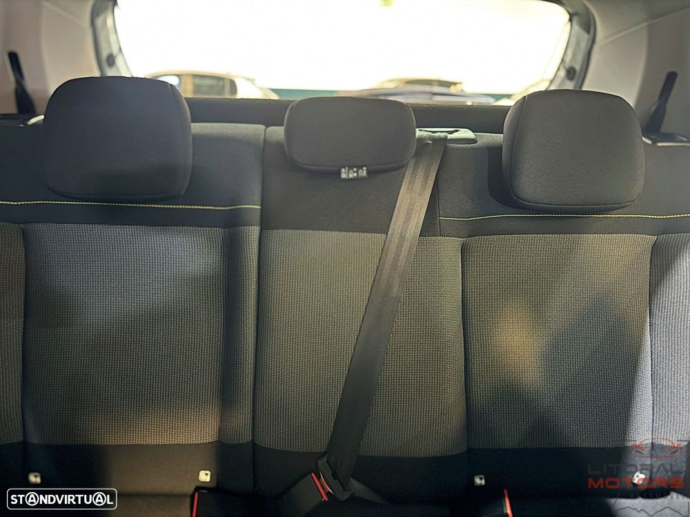 Citroën C3 1.2 PureTech Shine - 36