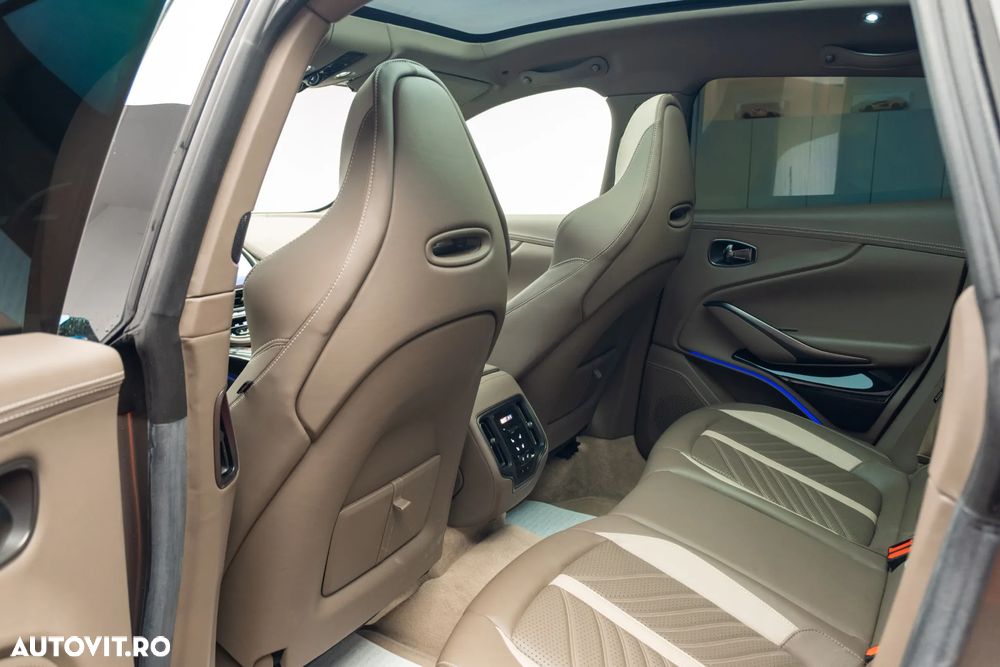 Aston Martin DBX - 15