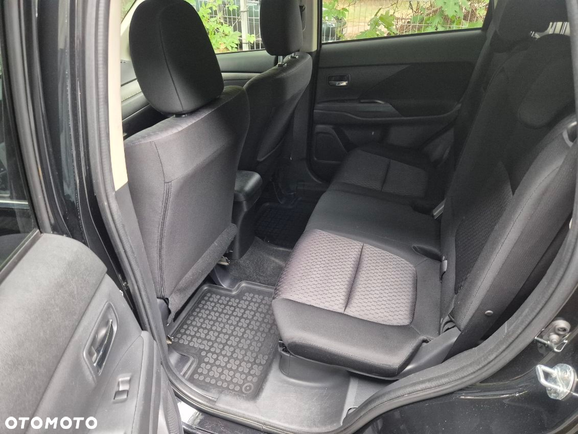 Mitsubishi Outlander 2.2 DID Intense + - 11