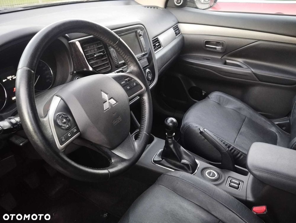 Mitsubishi Outlander 2012 photo 2