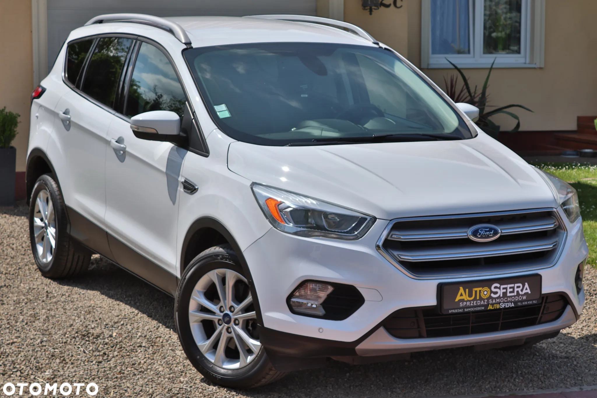 Ford Kuga 2.0 TDCi 2x4 Business Edition - 2