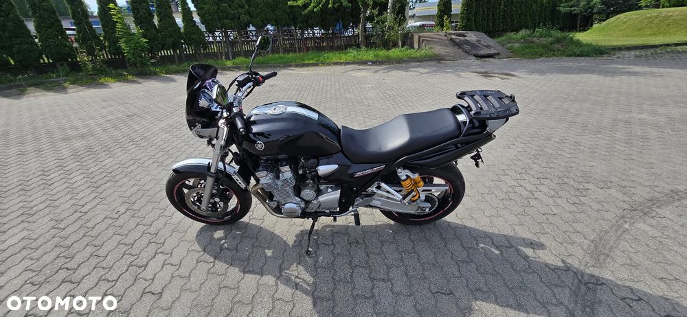 Yamaha XJR - 3