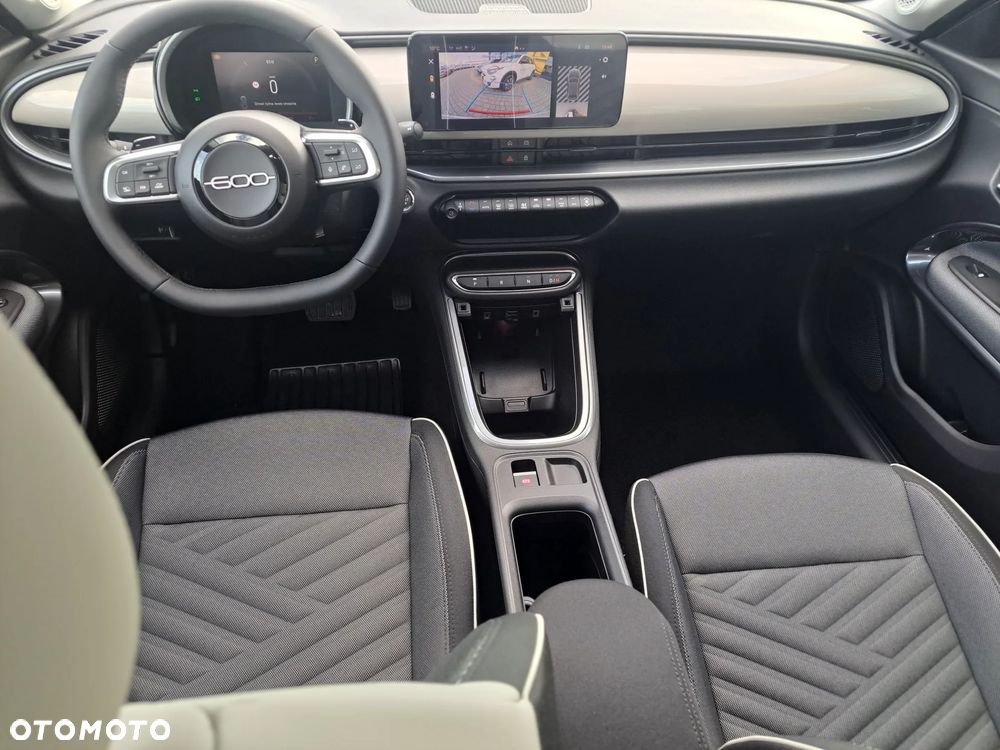 Fiat 600 1.2 Turbo Icon eDCT - 4