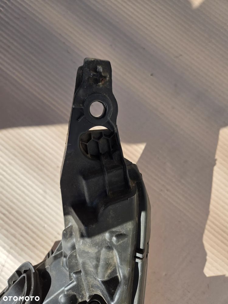 Lampa przednia prawa Peugeot 208 I LIFT  9810805880 - 9