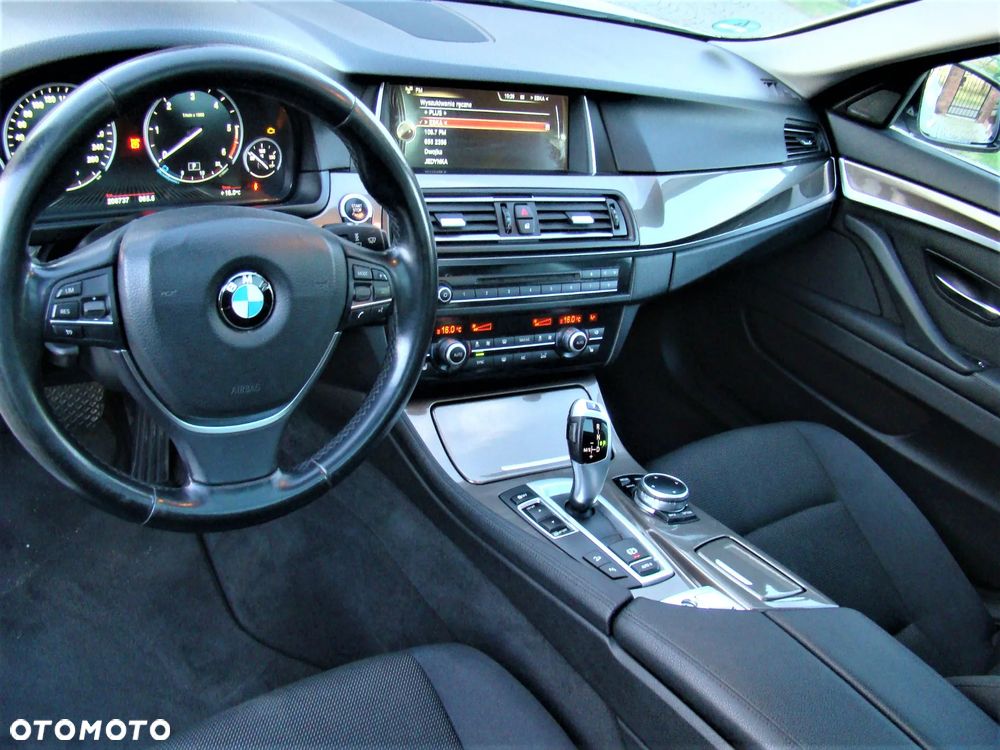 BMW Seria 5 525d xDrive Sport-Aut Modern Line - 20