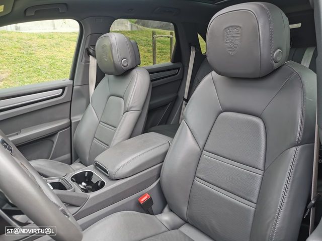 Porsche Cayenne E-Hybrid Platinum Edition - 18