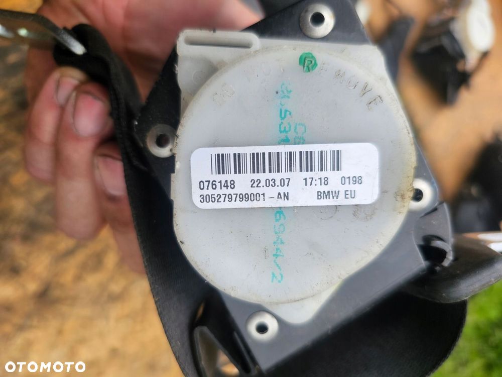 Pas bezpieczeństwa lewy prawy tył komplet 305279799001 BMW e90 - 2