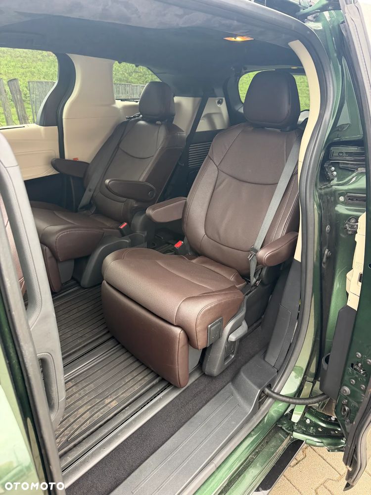 Toyota Sienna - 9