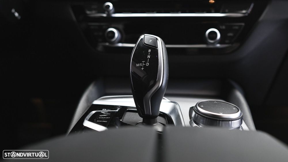 BMW 520 d Pack Desportivo M Auto - 53