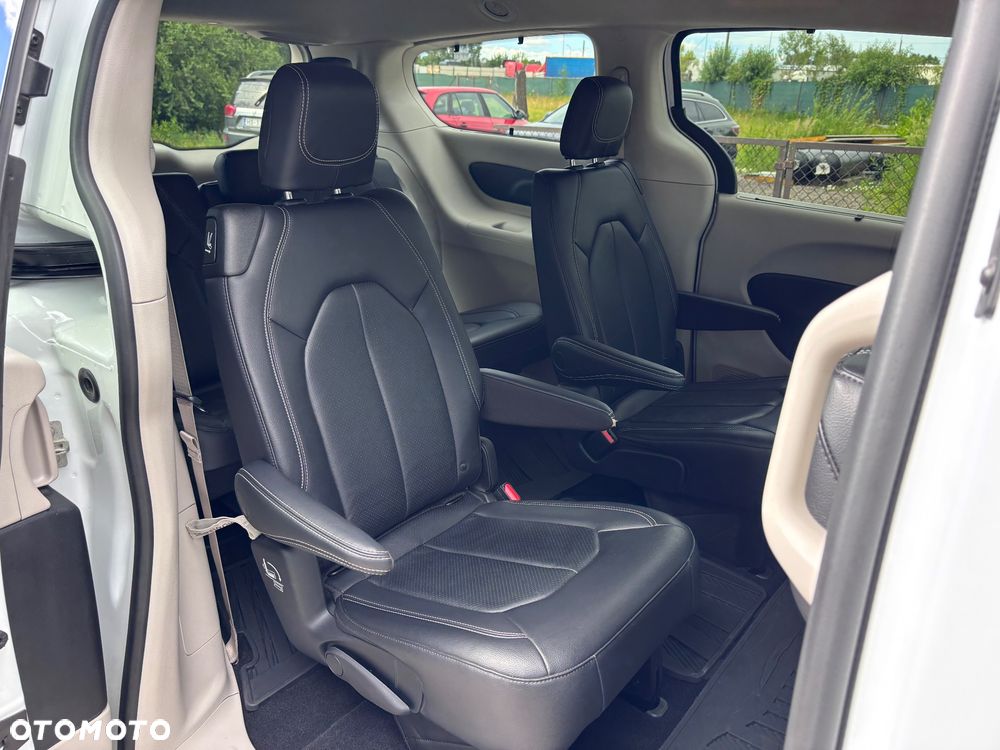 Chrysler Pacifica - 23