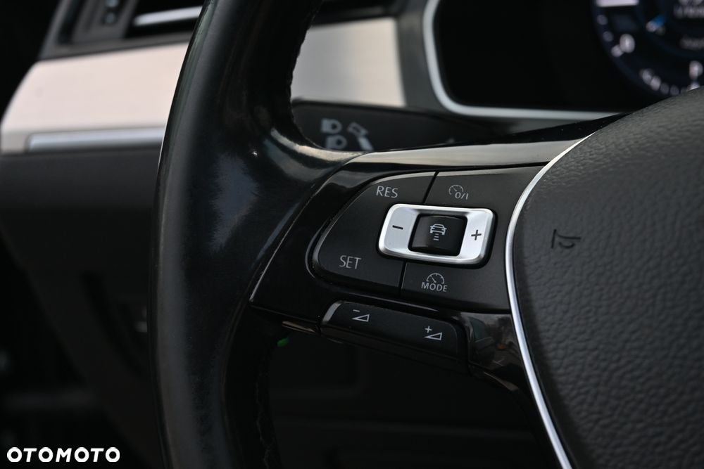 Volkswagen Passat - 31