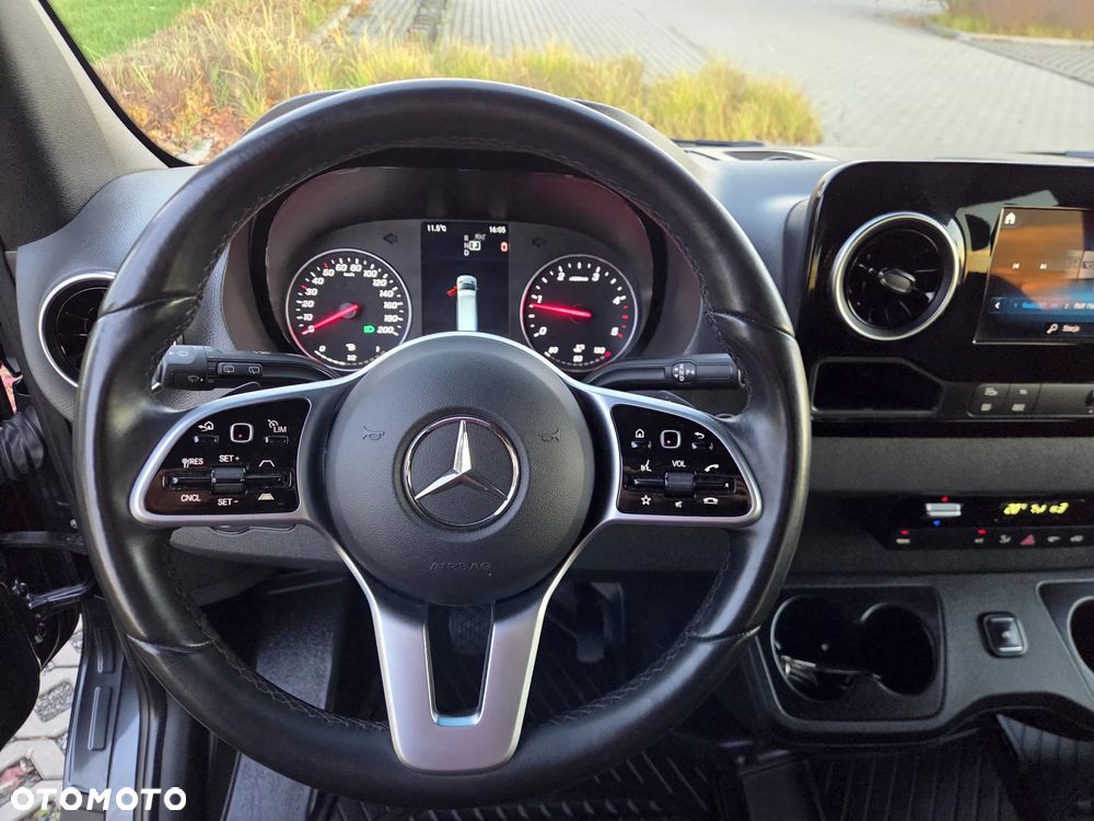 Mercedes-Benz Sprinter - 24