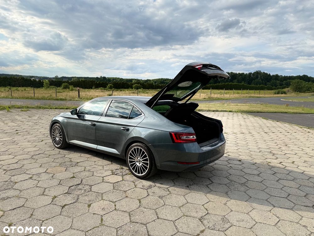 Skoda Superb 2.0 TDI 4x4 L&K DSG - 11