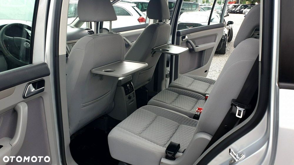 Volkswagen Touran - 19