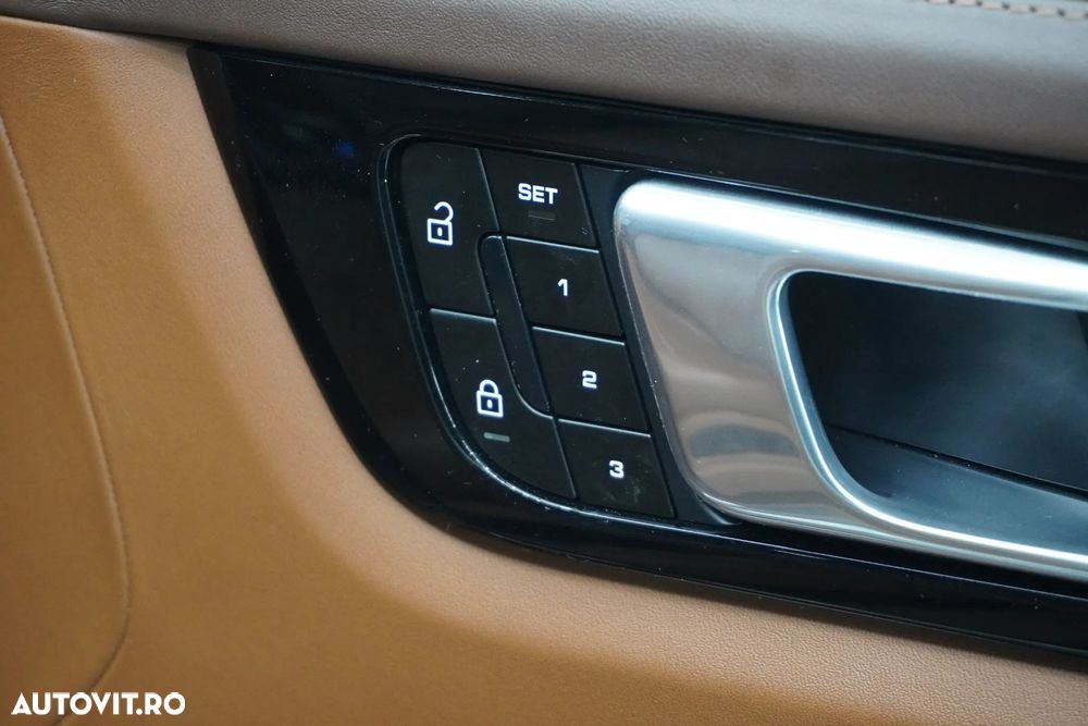 Porsche Cayenne Coupe GTS Tiptronic S - 9