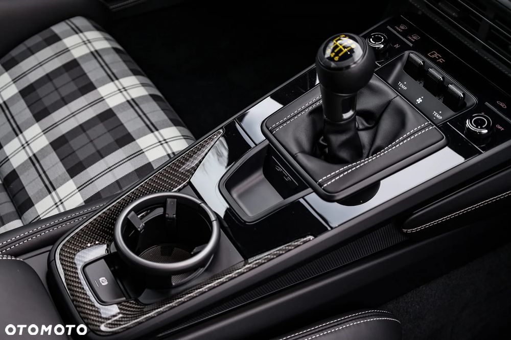 Porsche 911 GT3 Touring - 10