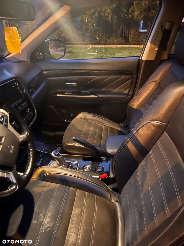 Mitsubishi Outlander 2.0 4WD Top - 8