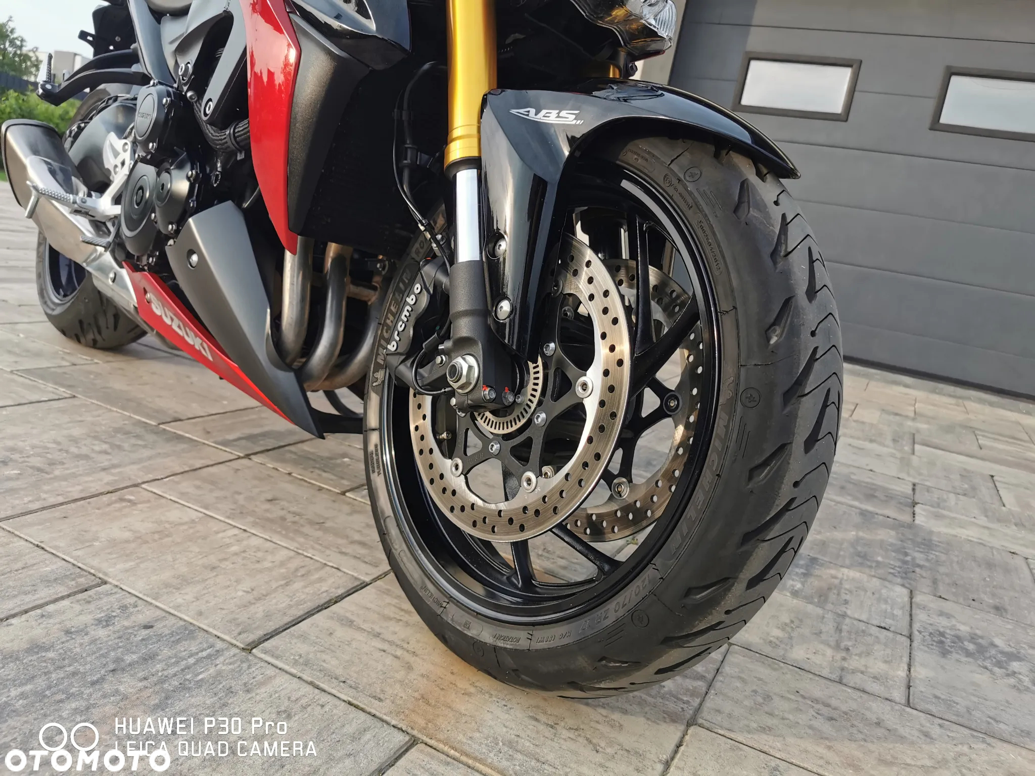 Suzuki GSX - 12