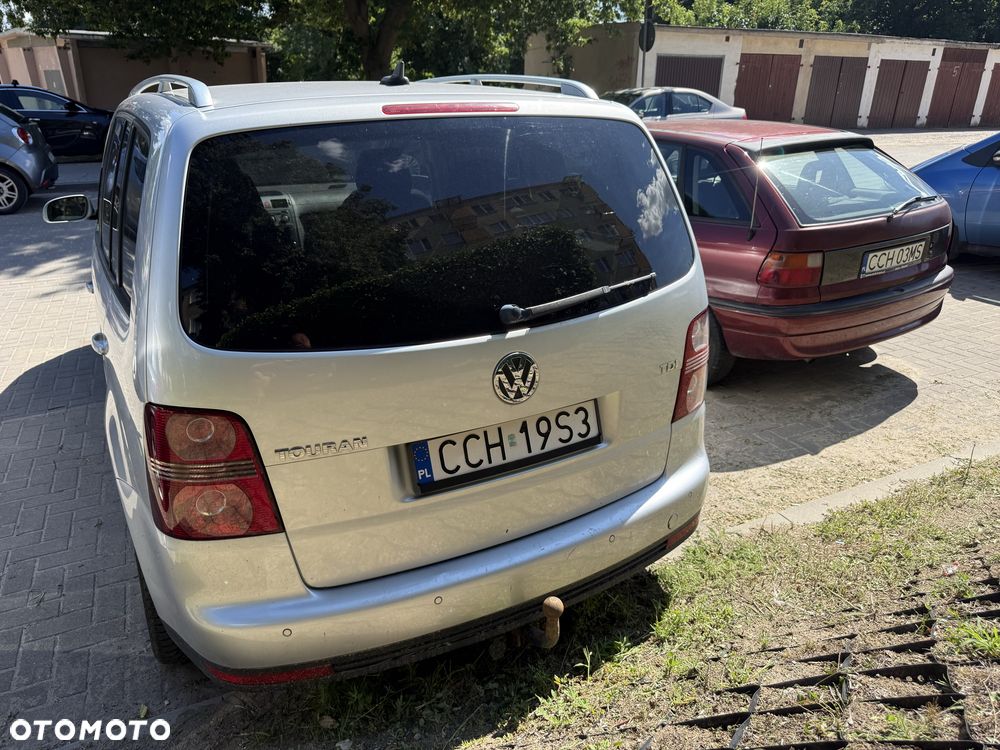 Volkswagen Touran - 4