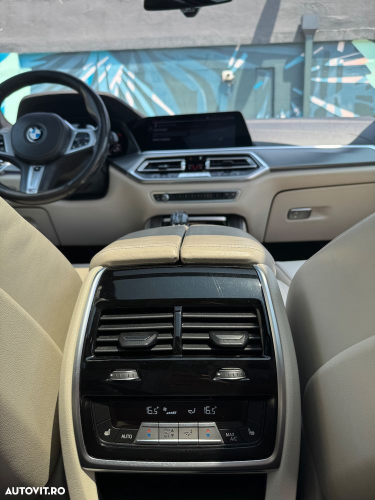 BMW X5 M M50i - 11