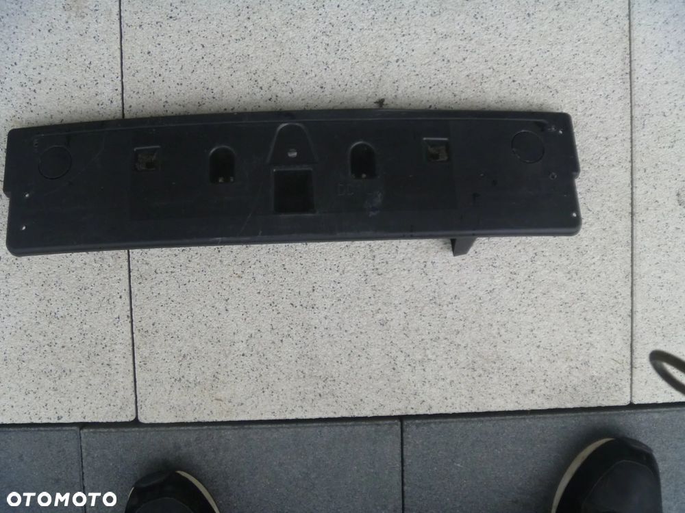 MAZDA CX-30 PODKŁDKA POD TABLICĘ REJESTRACYJNĄ ORYGINAŁ DD1L50171 - 2