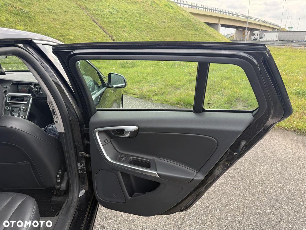 Volvo V60 D6 AWD Plug-in Hybrid Summum - 18