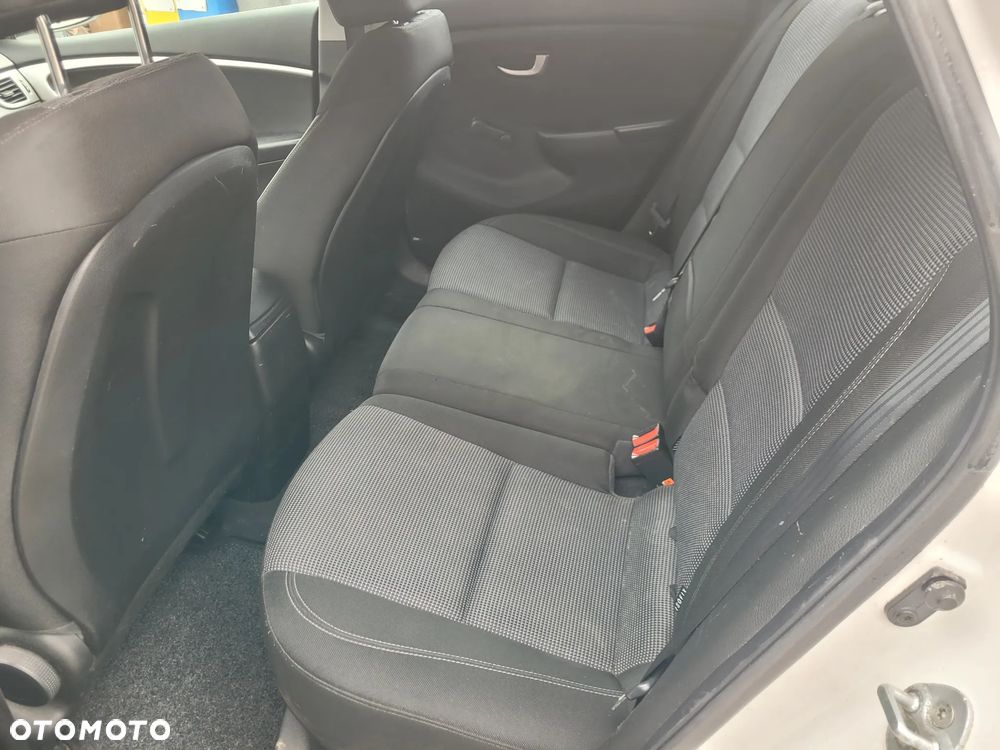 Hyundai i30 blue 1.6 CRDi YES Gold - 13