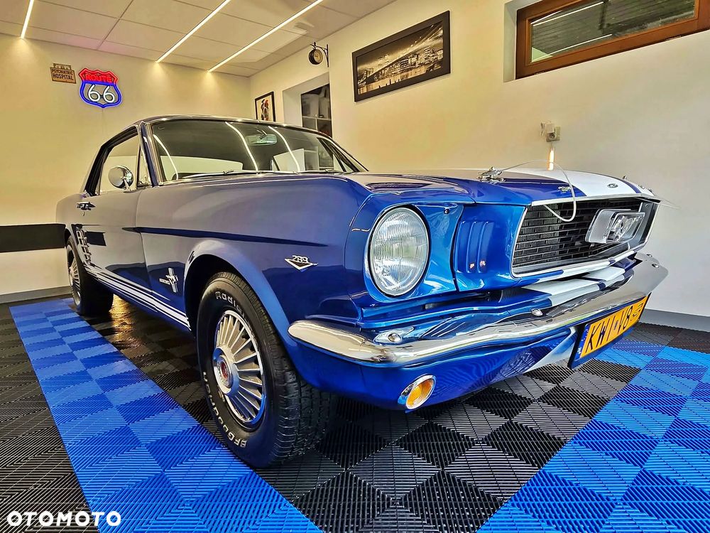Ford Mustang - 4