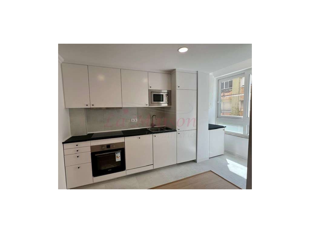 Apartamento T2 totalmente remodelado - Grande imagem: 3/24
