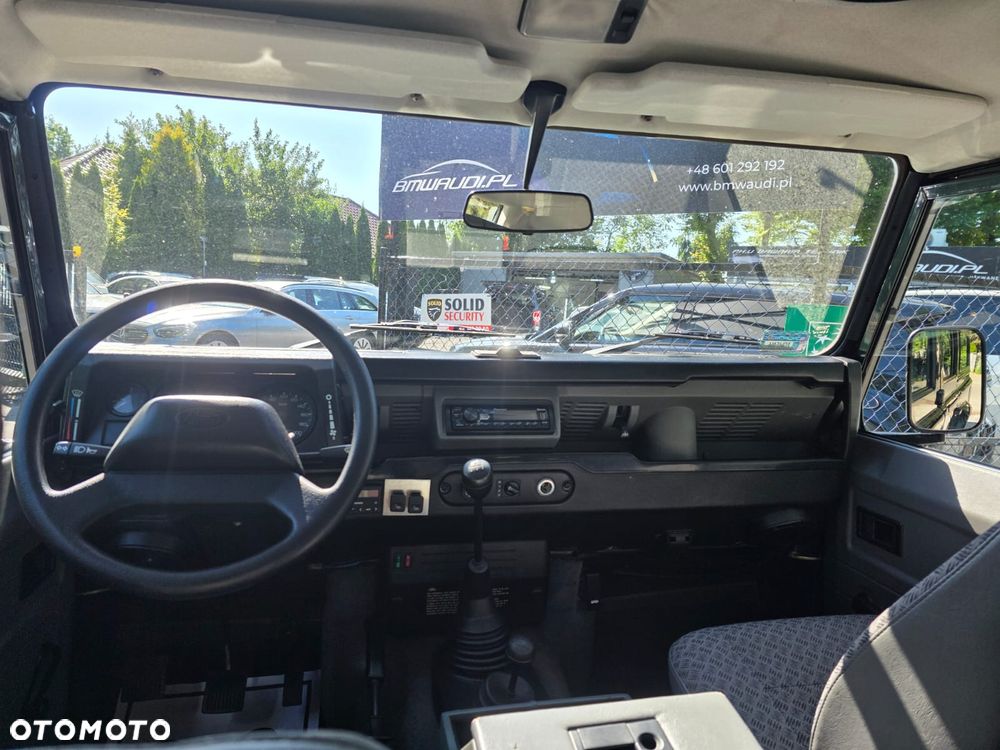 Land Rover Defender 110 SE - 13