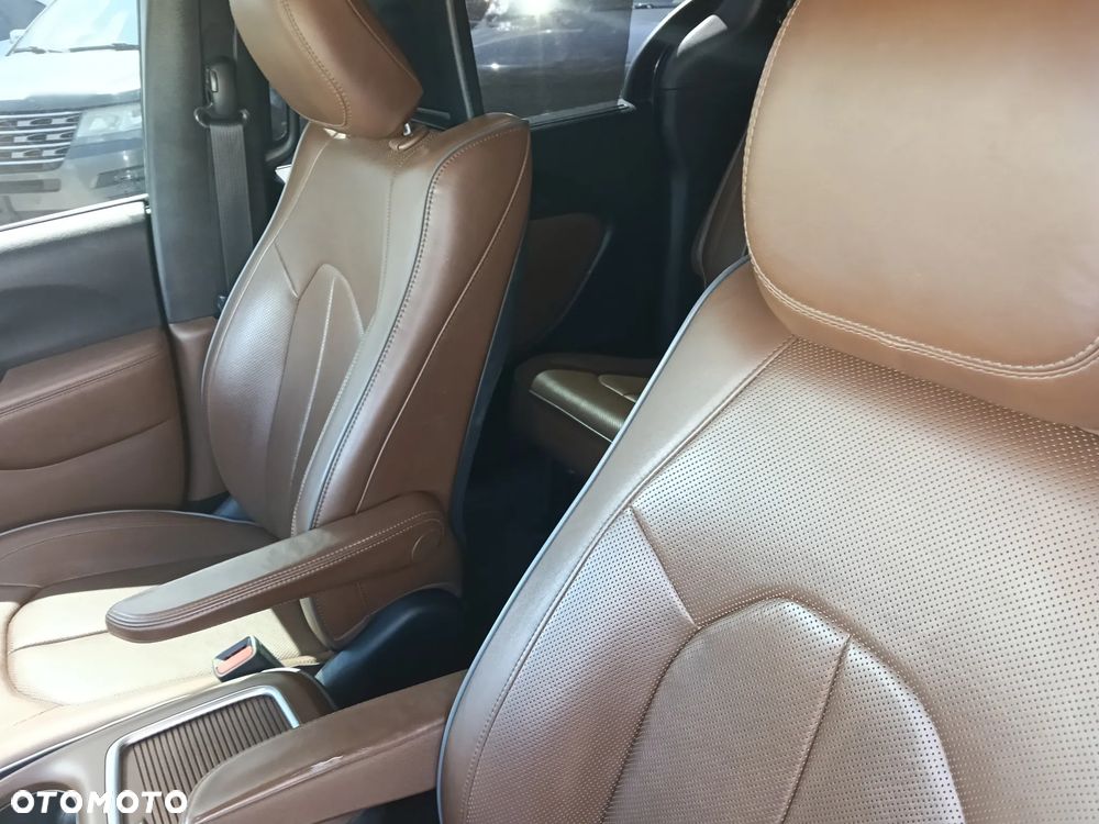 Chrysler Pacifica - 18