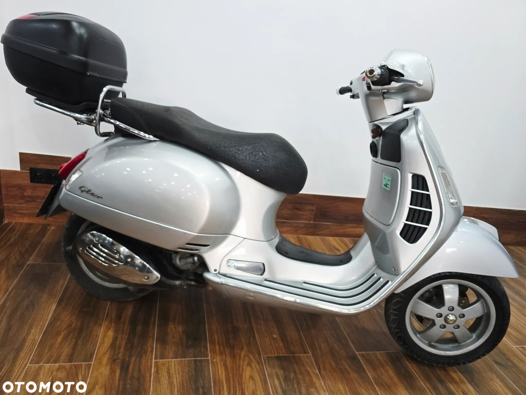 Piaggio Vespa - 2